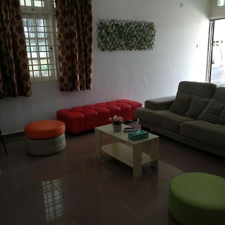 The Garden Vacation Home Lumut Zewnętrze zdjęcie