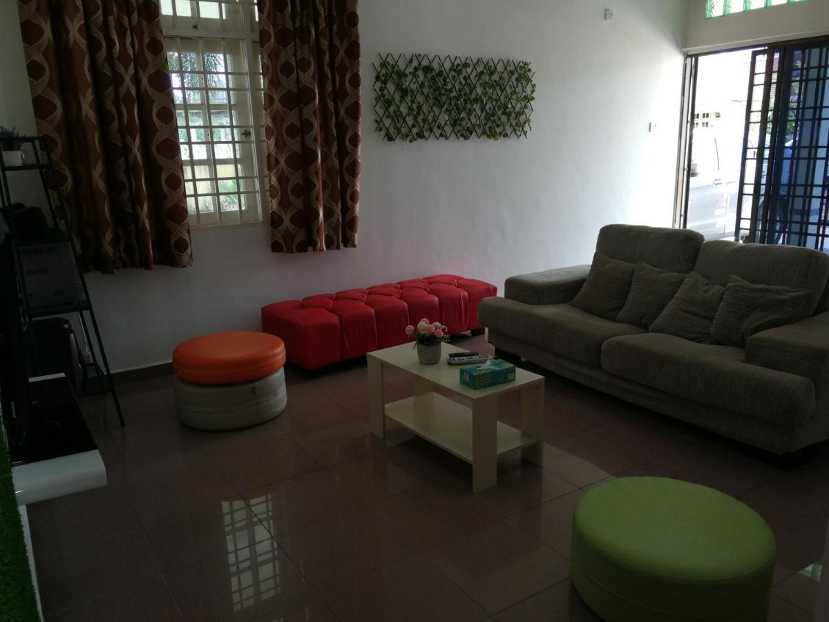 The Garden Vacation Home Lumut Zewnętrze zdjęcie
