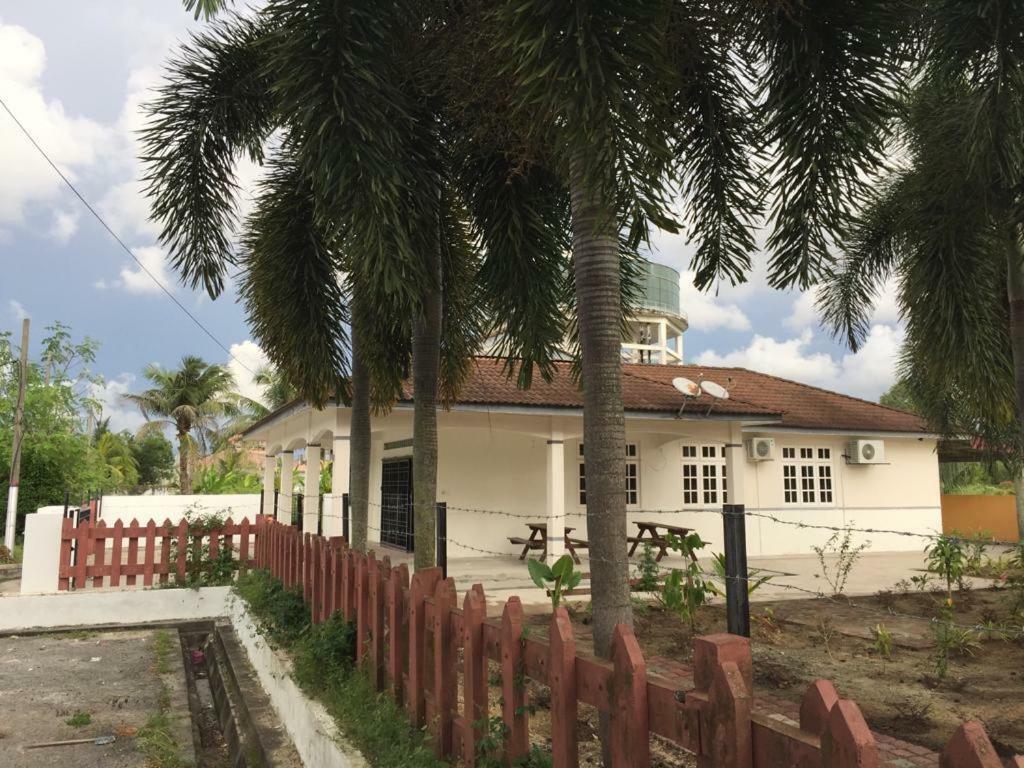 The Garden Vacation Home Lumut Zewnętrze zdjęcie